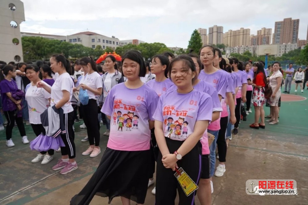 阳逻在线航拍2019新洲三中万人送考