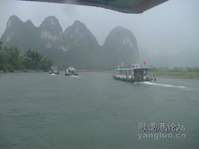 风雨迷蒙波上行