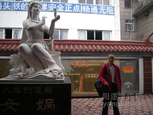 甘肃天水人把旅游广告做到了火车站.JPG