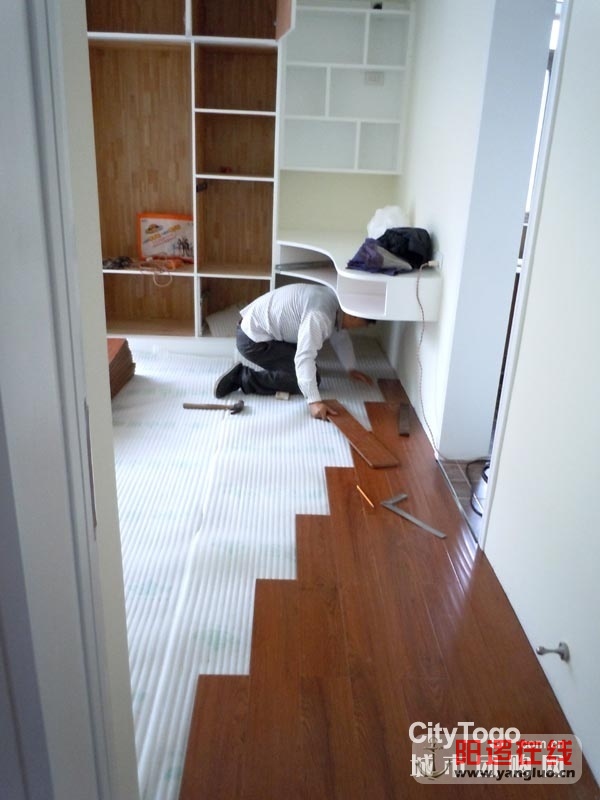 巨宁100元一平方复合地板