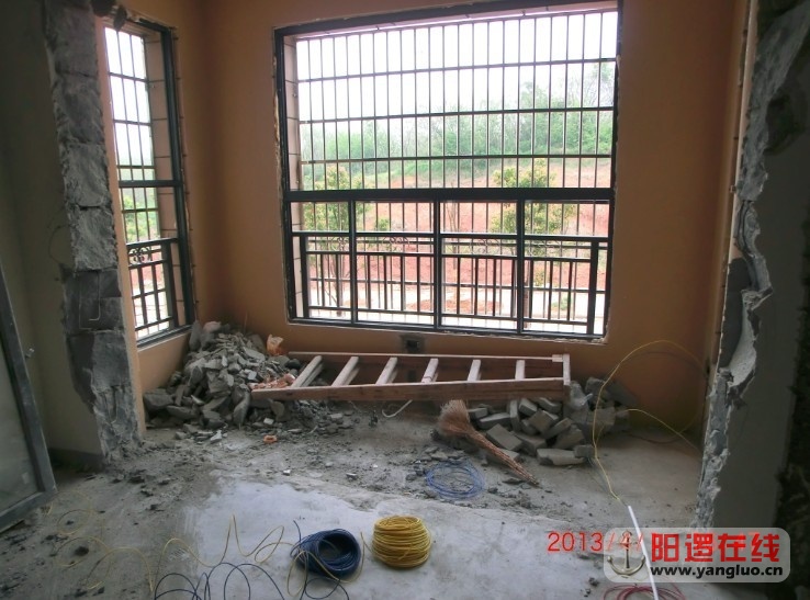 客厅的门已经打掉了.jpg
