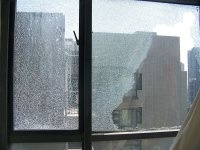 4栋18楼玻璃自爆