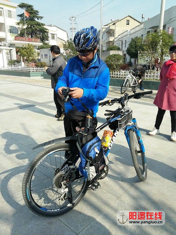 psbCAFF5EV4.jpg