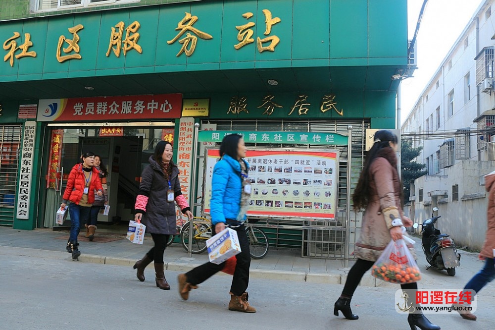 商东社区群干与老人共度新年_1.jpg