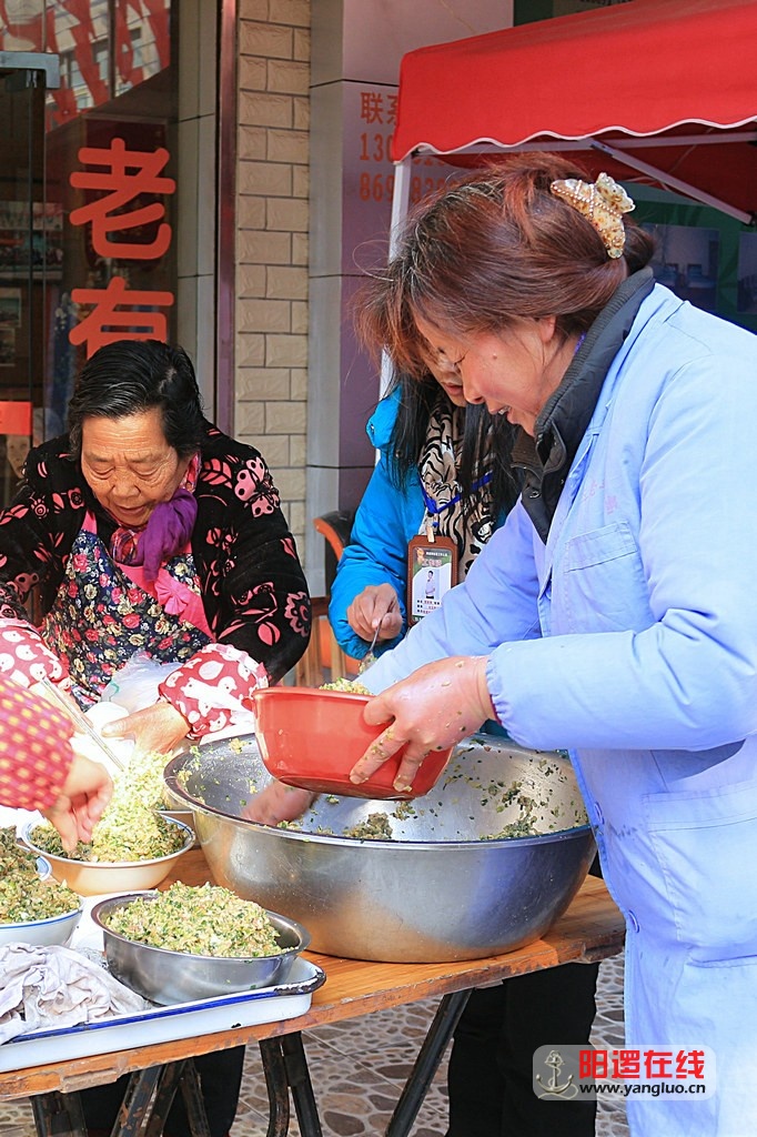 商东社区群干与老人共度新年_8.jpg