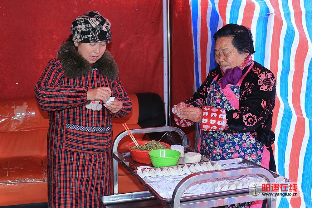 商东社区群干与老人共度新年_12.jpg
