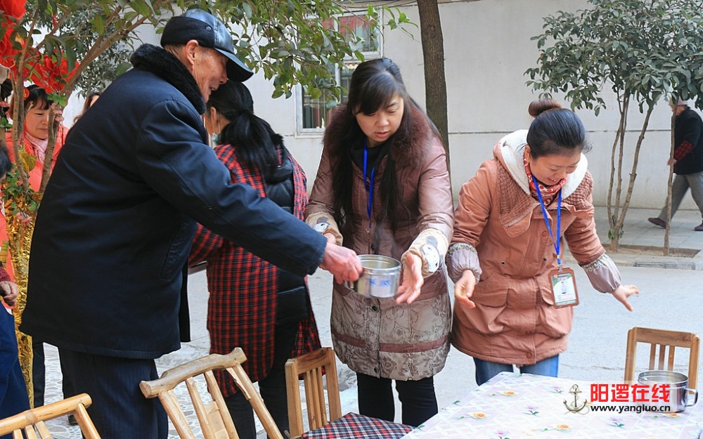 商东社区群干与老人共度新年_17.jpg