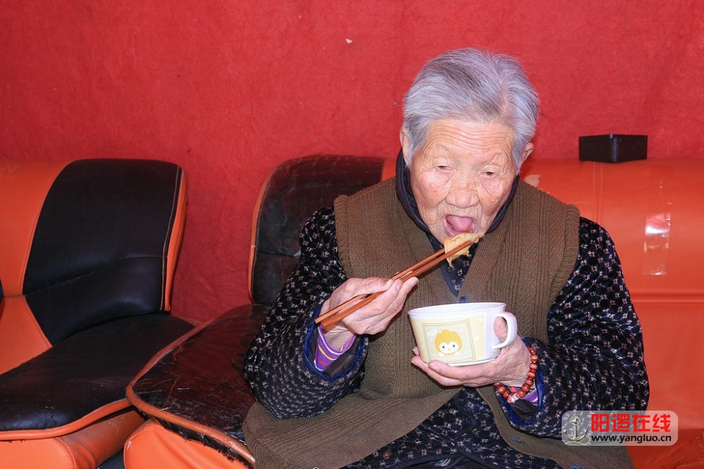 商东社区群干与老人共度新年_24.jpg