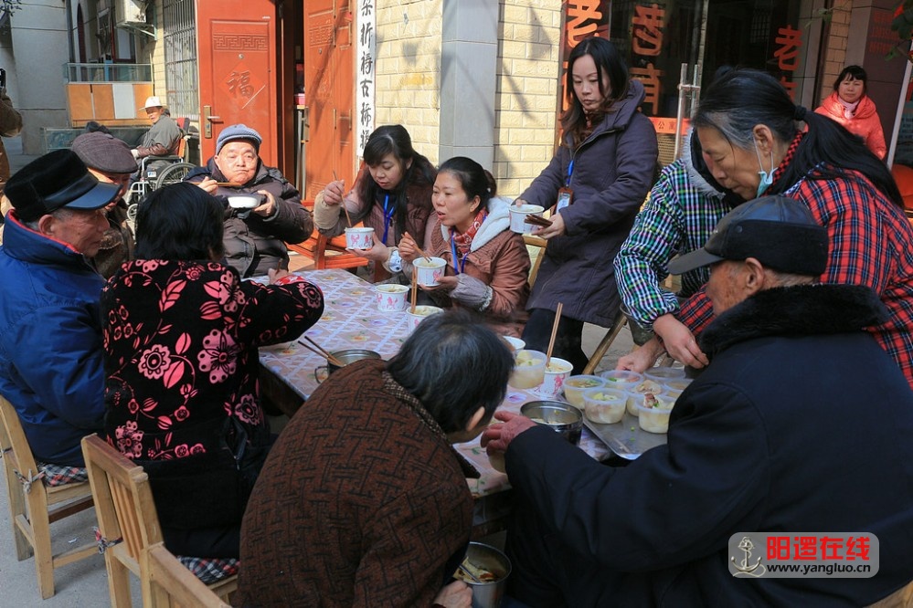 商东社区群干与老人共度新年_25.jpg