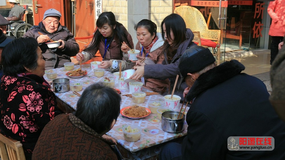 商东社区群干与老人共度新年_27.jpg