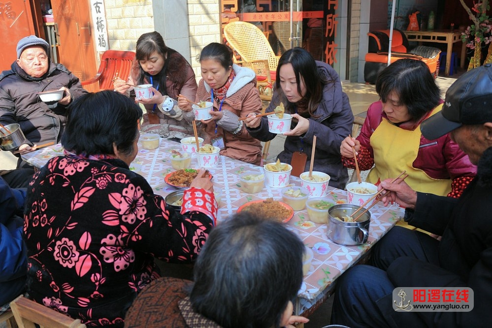商东社区群干与老人共度新年_28.jpg