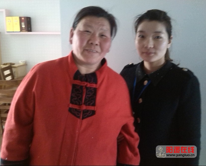 物业志愿者与老人结成对子