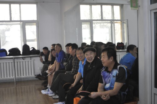 10观众席老董兴高采烈右二.jpg