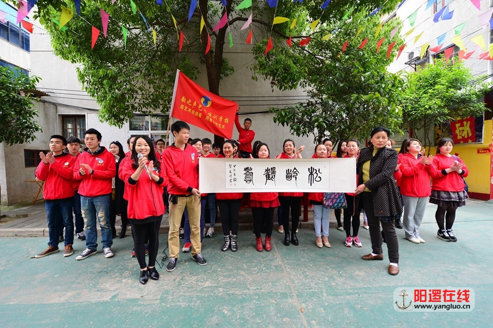 阳逻韵之声艺术学校为商东社区养老院献书法.jpg