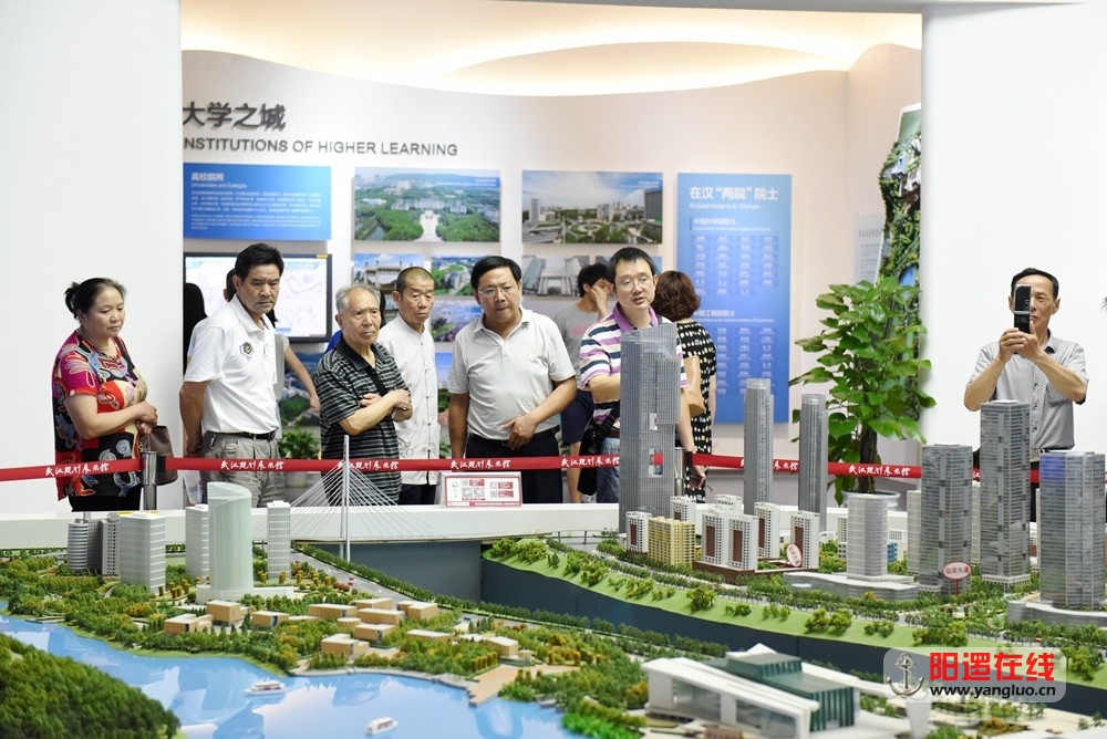 参观市民之家武汉规划馆.jpg