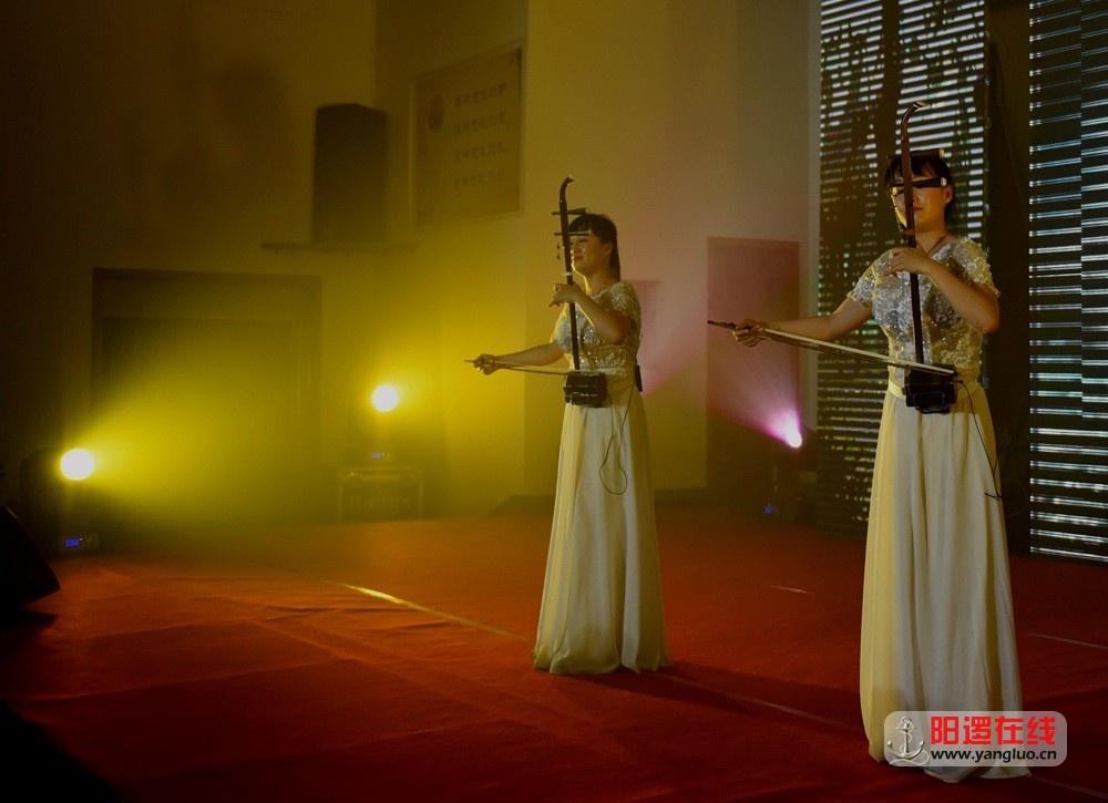 武汉歌舞剧院二胡对奏《赛马》.jpg