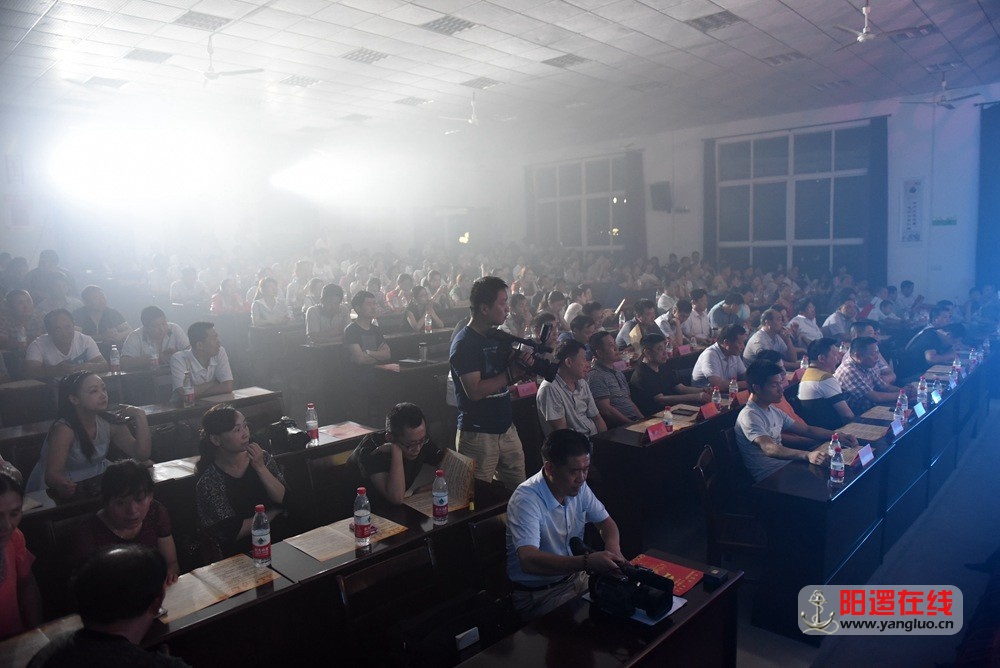 文艺晚会现场.jpg