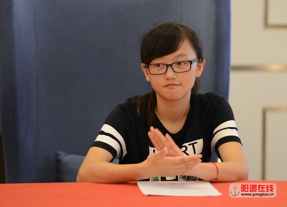 新洲一中阳逻校区2015年文科状元朱婷.jpg