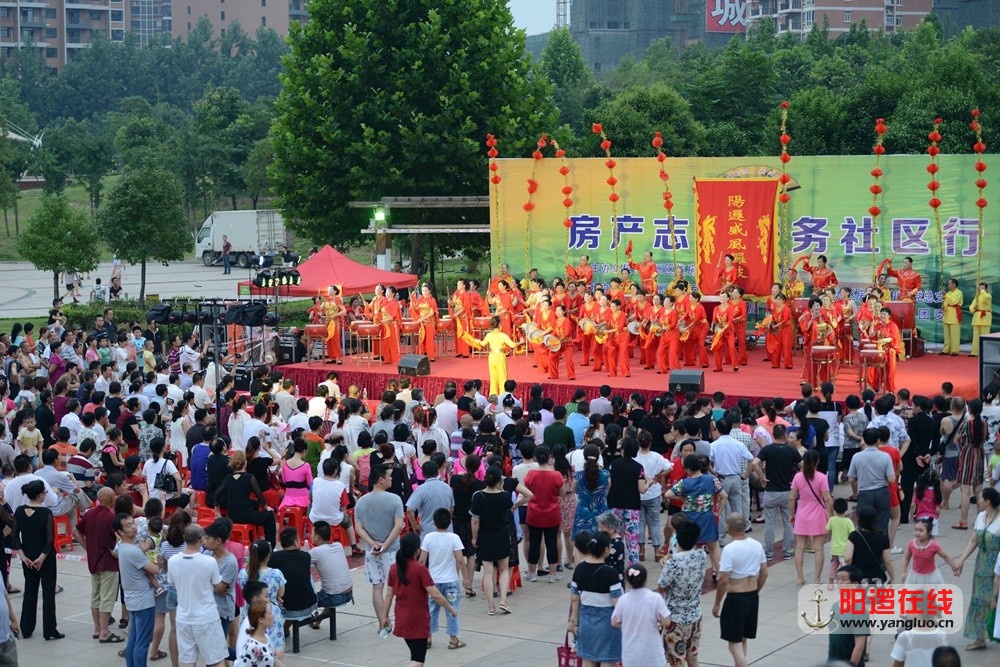 阳逻老年大学威风锣鼓队的锣鼓表演.jpg