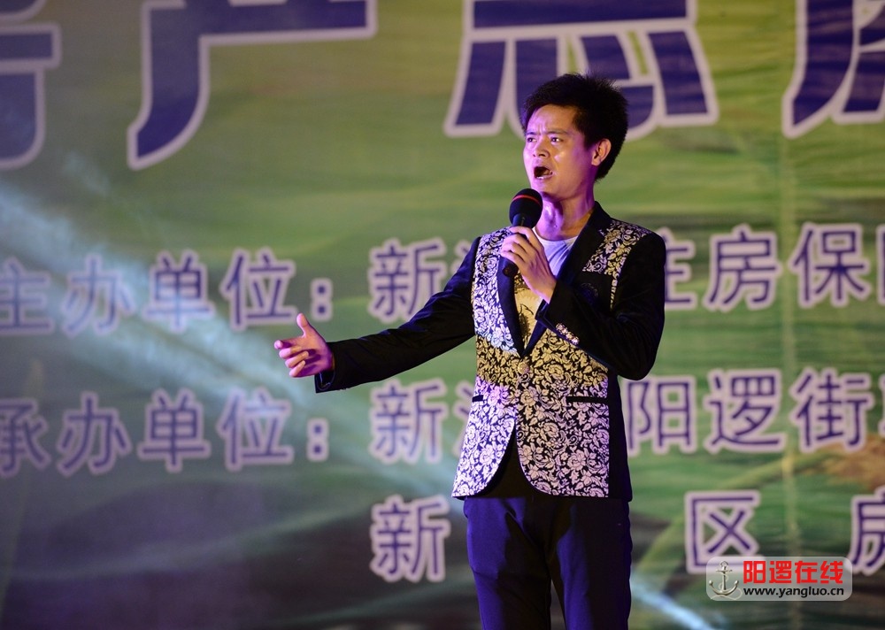 新洲区青年歌手罗敏男生独唱《家在新洲》.jpg