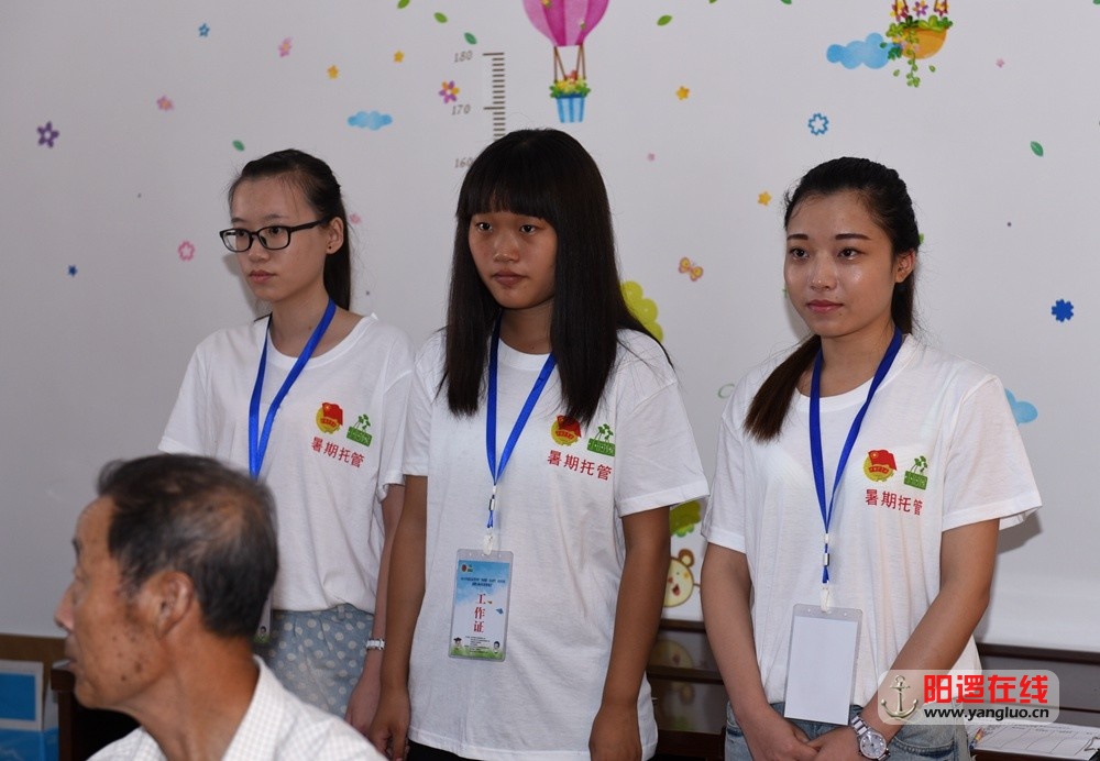 阳逻军安社区青少年假日学校留守儿童托管班老师.jpg