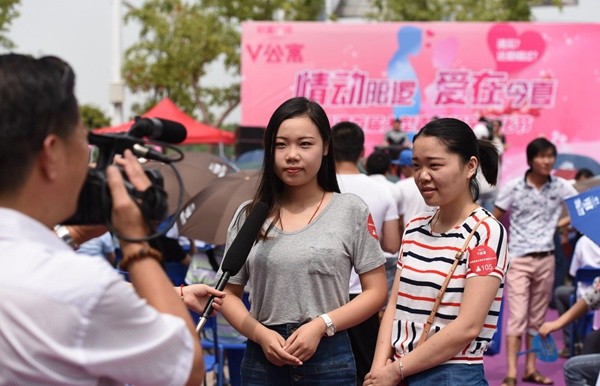 新洲电视台采访来自新洲华润天然气的单身美女.jpg