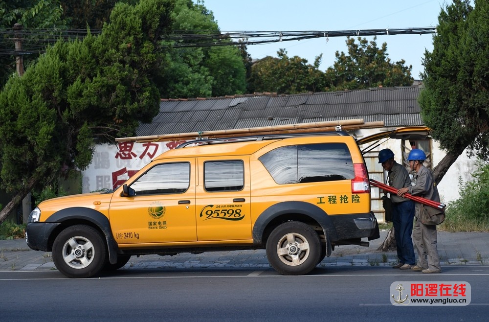 阳逻供电所电力抢修车.jpg