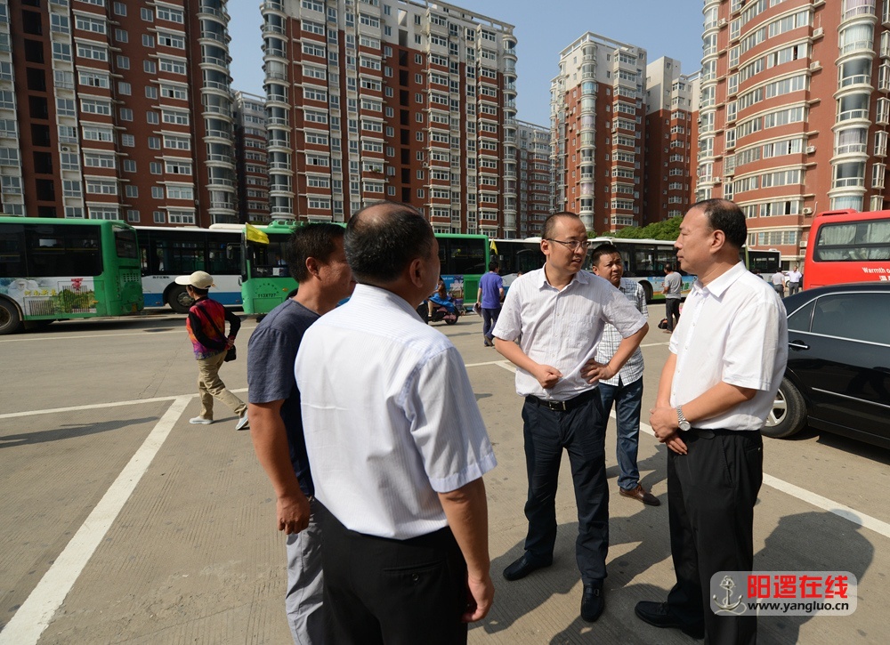 区长周耕调研阳逻汽车客运站2.jpg