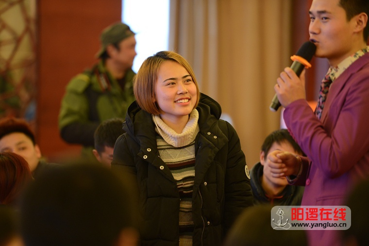主持人成鹏提问.jpg
