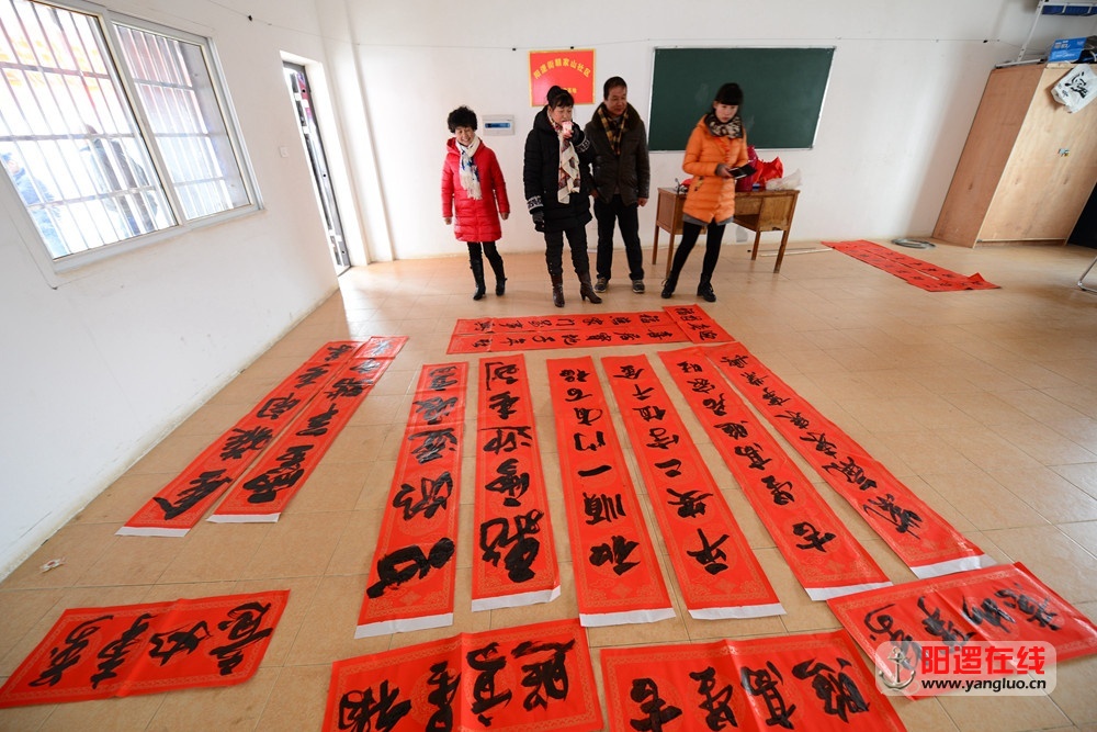 “春联进万家”在阳逻街举行.jpg