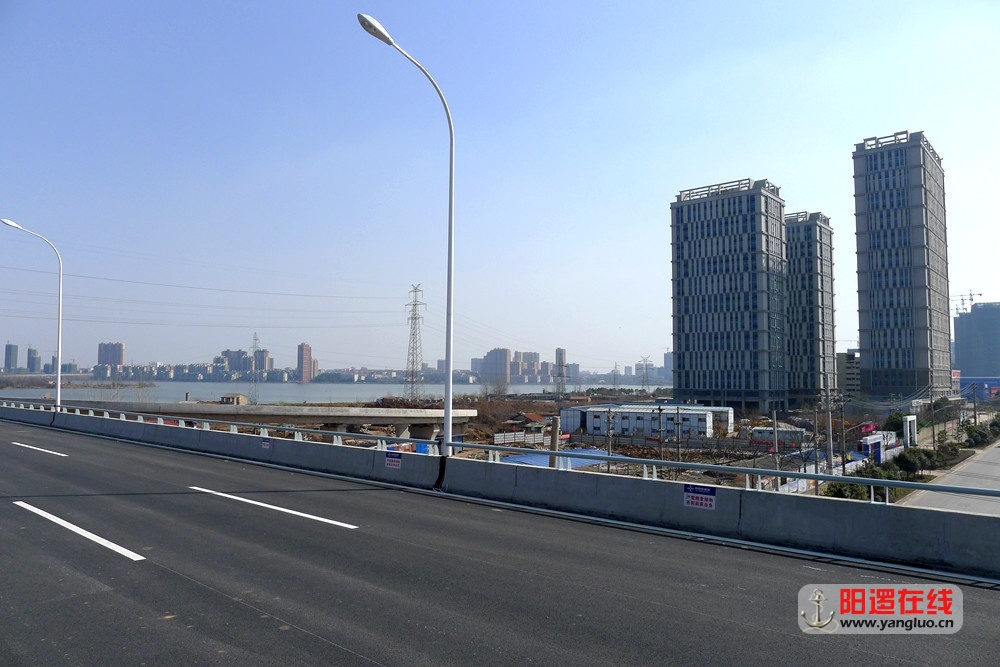 阳逻平江大道上江北快速路的引桥匝道2.jpg