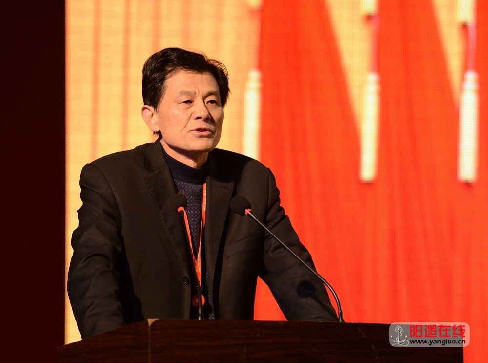 阳逻街道办党工委副书记胡希文.jpg
