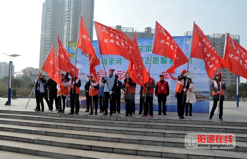 “关爱母亲河”环保志愿者在新洲人民广场集合.jpg