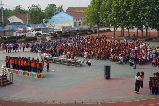 凤凰镇中心小学举办国学经典诵读比赛2.jpg