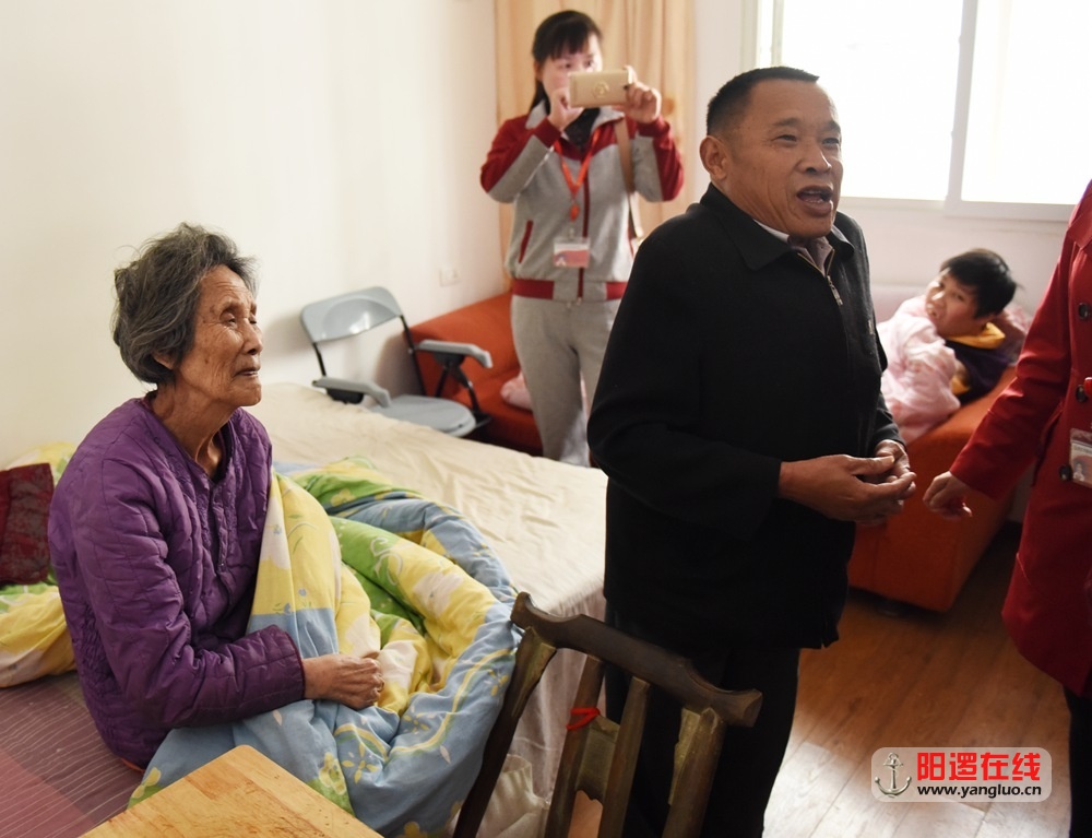 阳逻君悦小区陈国清家庭.jpg