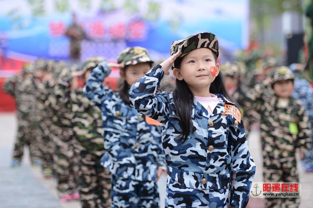 阳逻金宝宝幼儿园升国旗