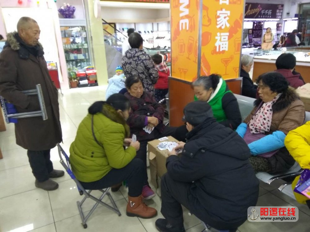 阳逻居民泡商场.jpg