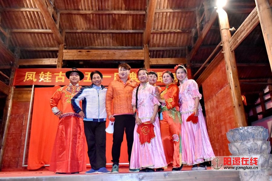 阿星与演员合照.jpg