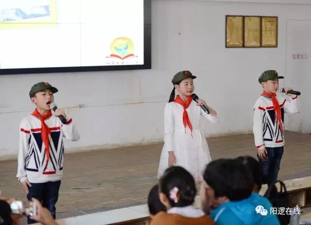 阳逻街中心小学举行 “传承雷锋精神”演讲比赛3.jpg