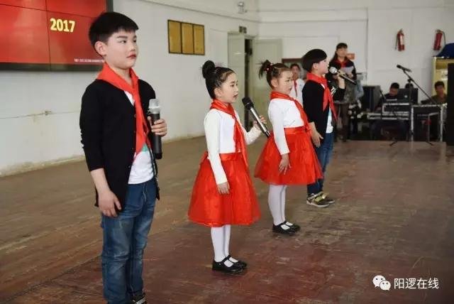 阳逻街中心小学举行 “传承雷锋精神”演讲比赛4.jpg