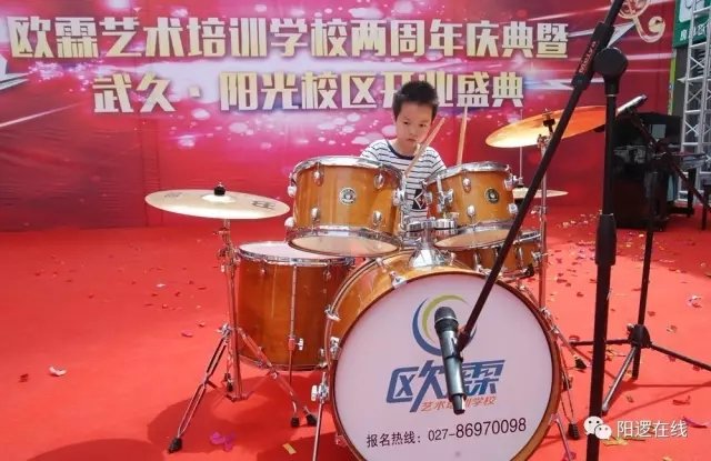学员架子鼓表演.webp.jpg