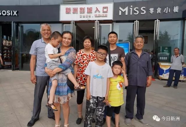 负责毛铺酒乡镇东线吴焕家的全家福.webp.jpg