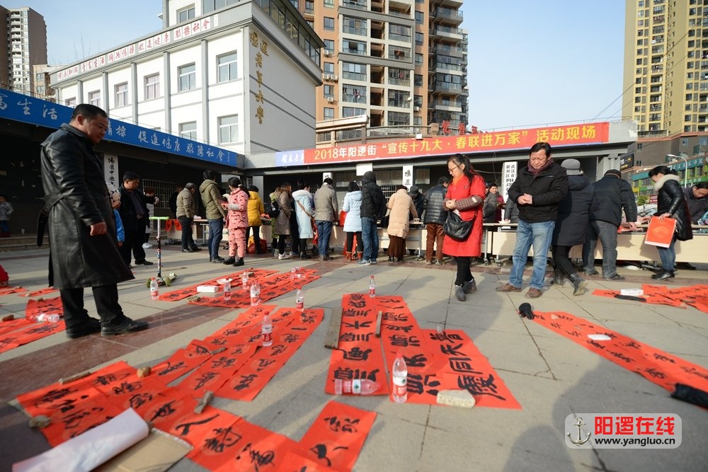 阳逻街书法家写对联9.jpg