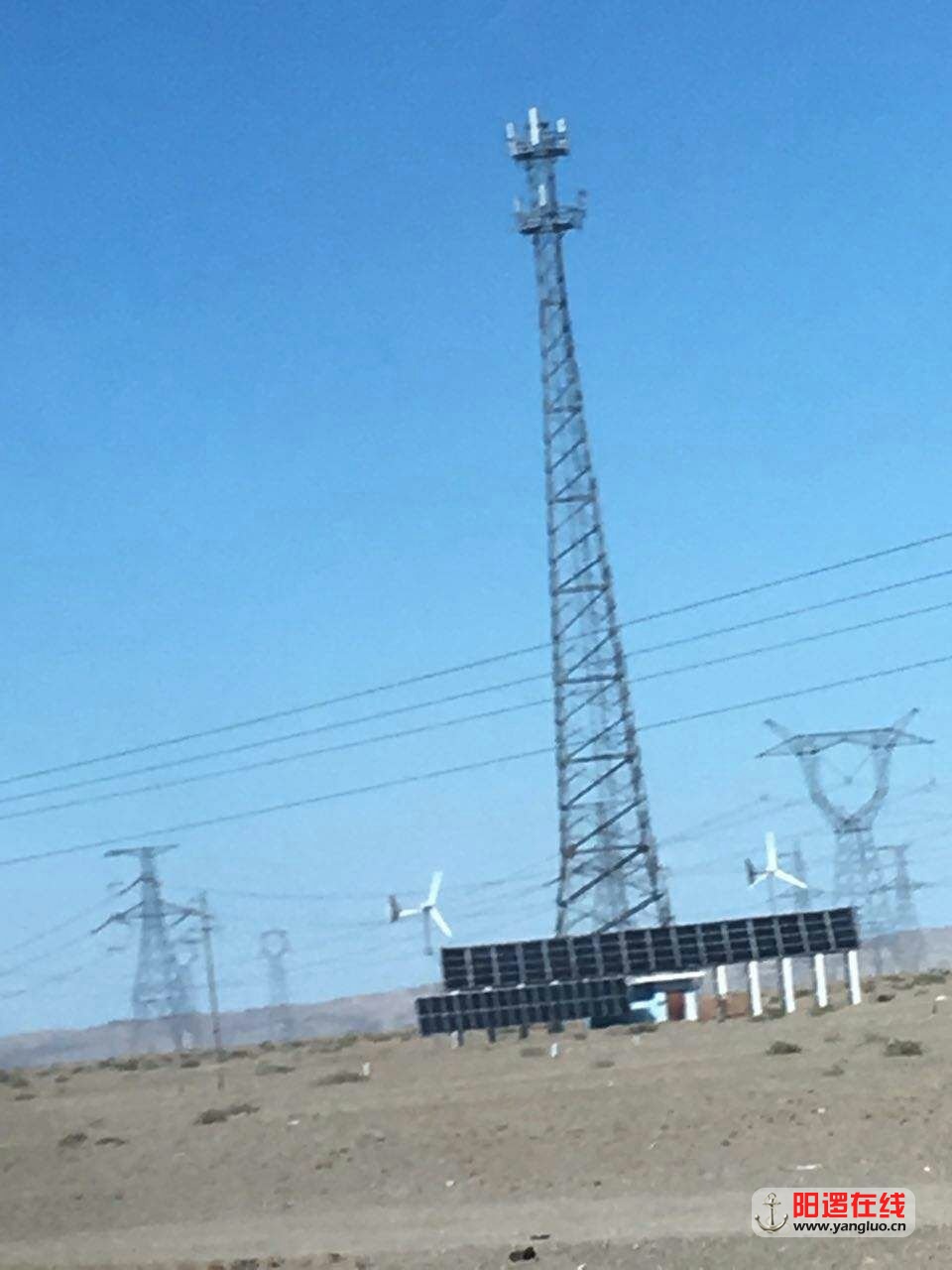敦煌光伏路边---.jpg