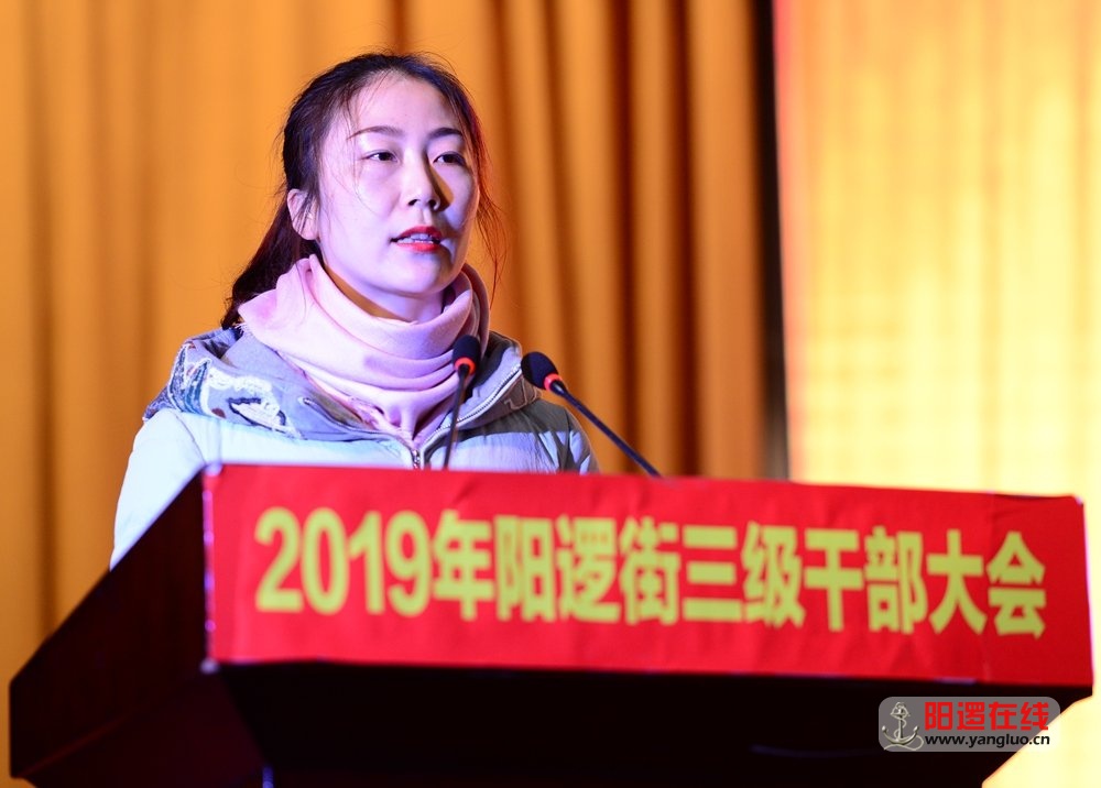 阳逻街朝家山社区居委会主任袁航.jpg
