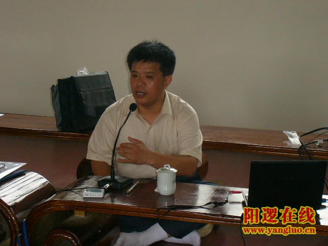 孔子学院长杨朝明在讲课.jpg