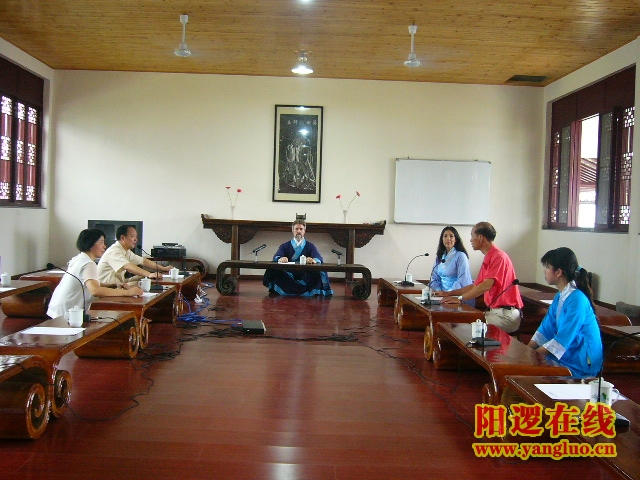 凯文在讲课.jpg