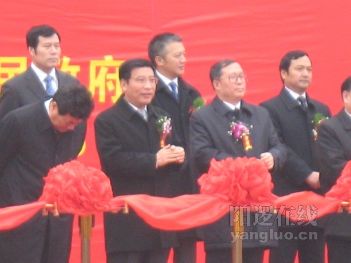 左二,武汉市市委书记苗圩,左三,湖北省代省长李鸿忠
