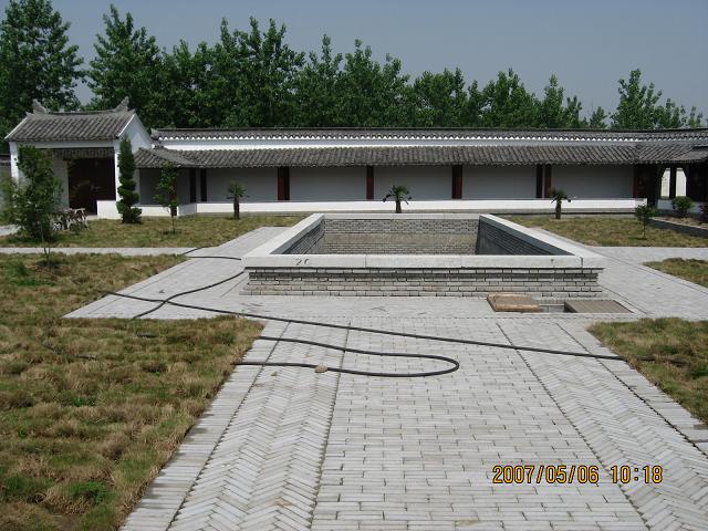 鱼池.JPG