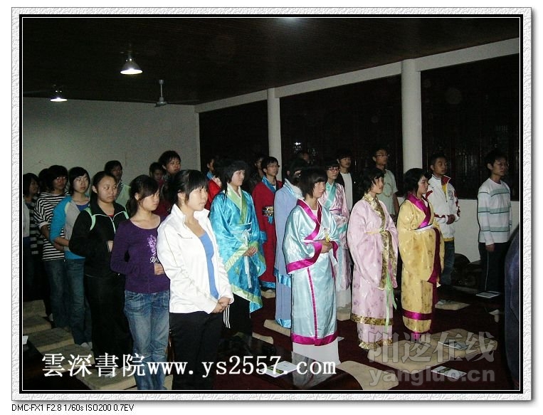 湖北美院学生在书院学礼仪e加字.jpg